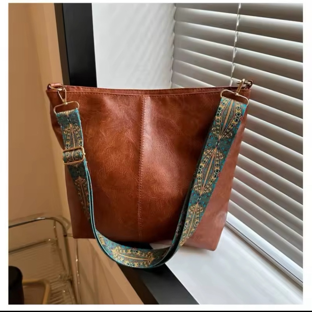 Lady’s Tan Handbag Purse